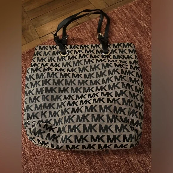 Michael Kors Tote Bag - Picture 3 of 11